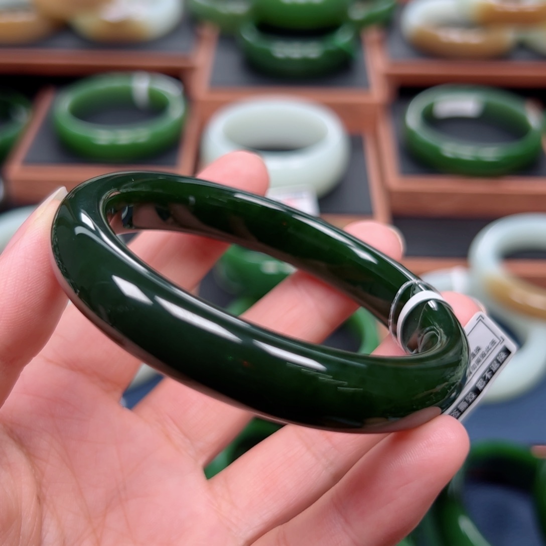 未镶嵌手镯和田玉（碧玉）