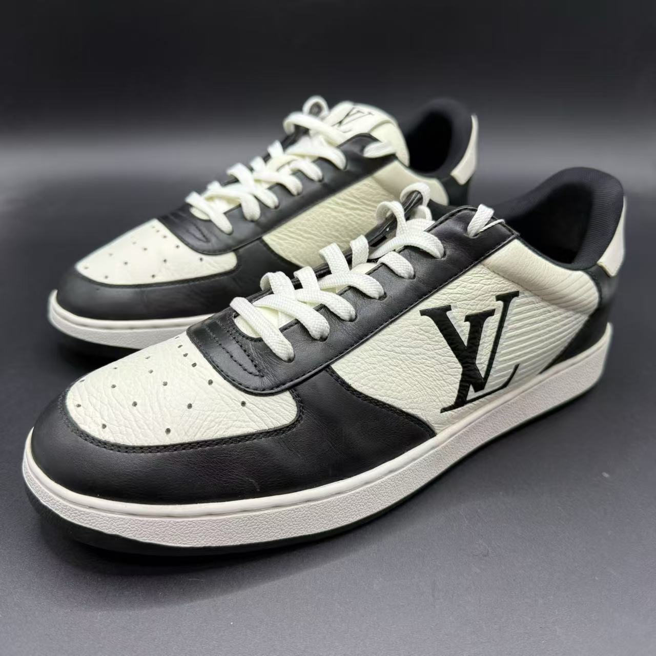 99新 LouisVuitton/路易威登 男士黑白熊猫经典logo板鞋42码YG012