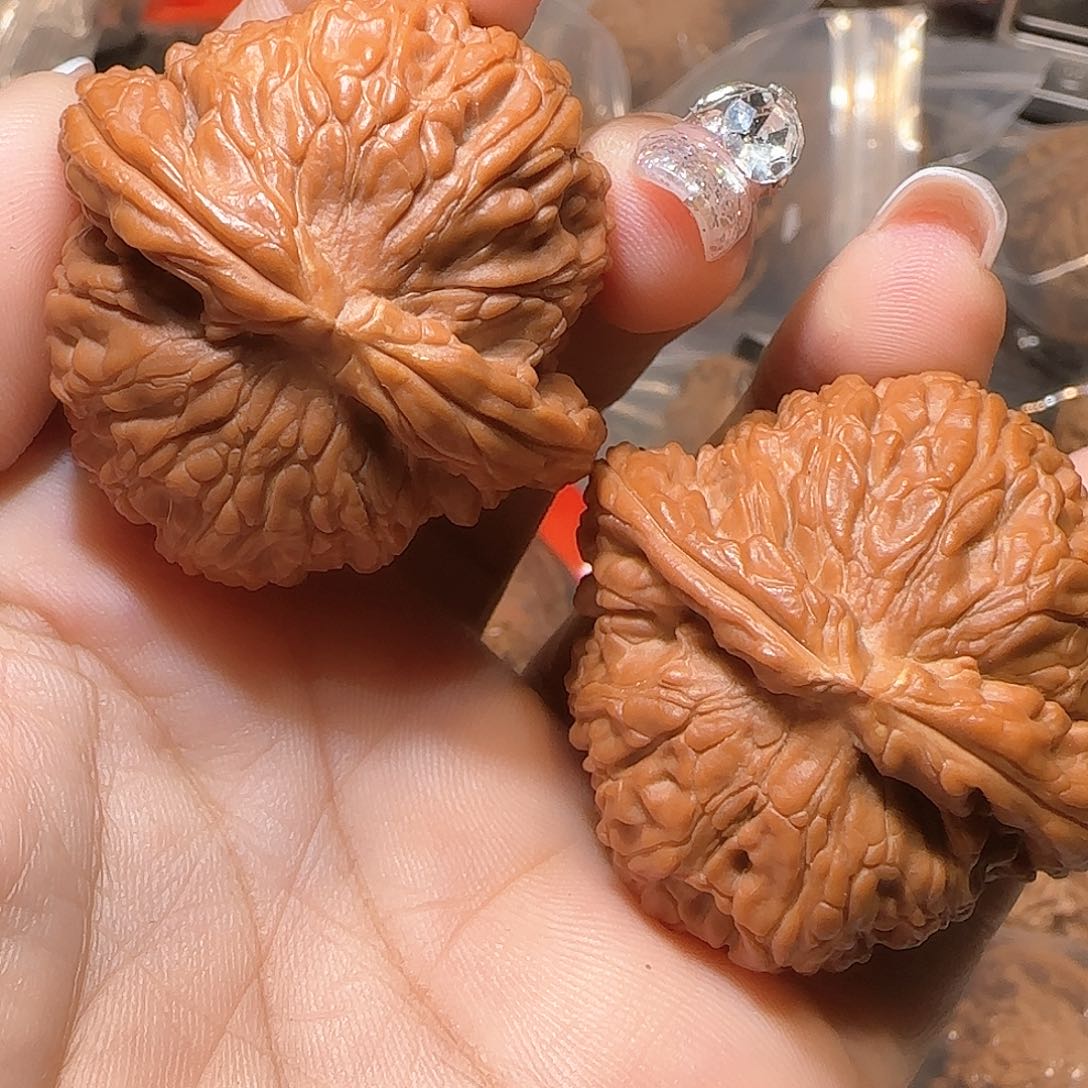 文玩核桃吊坠43白狮子