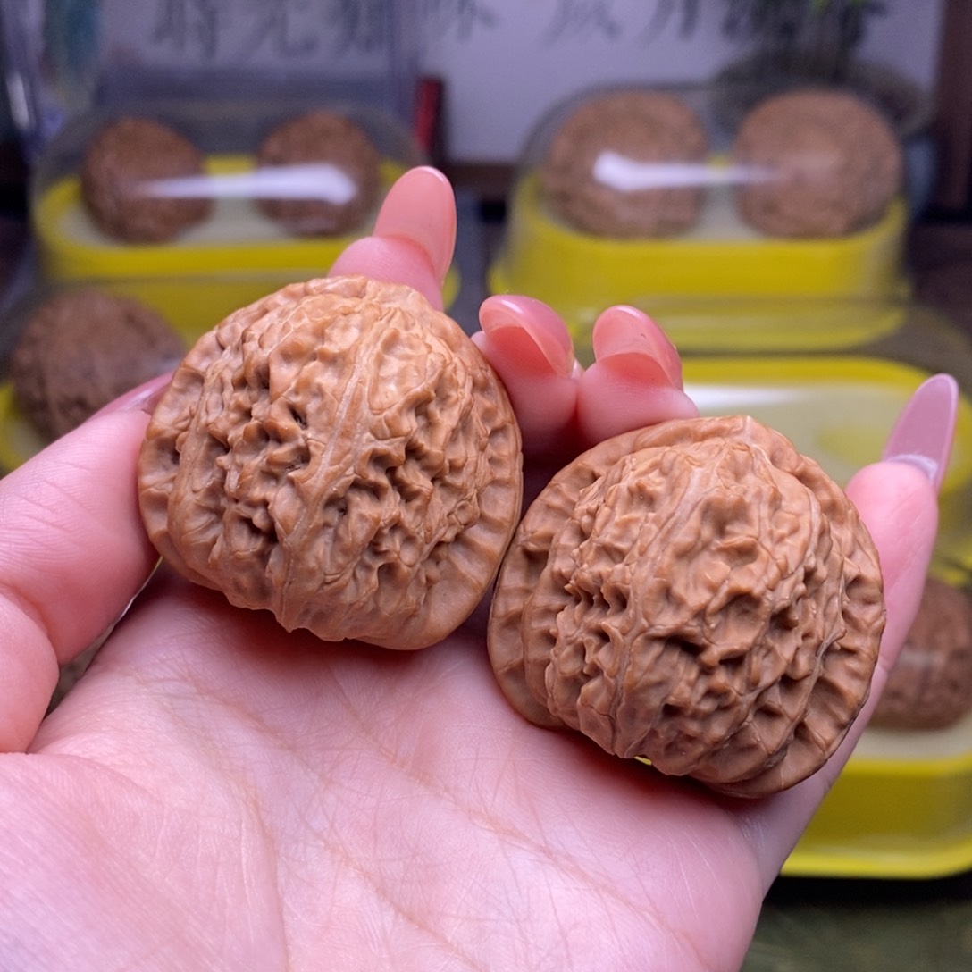 文玩核桃吊坠c*B全品38尺三角白狮子头2126