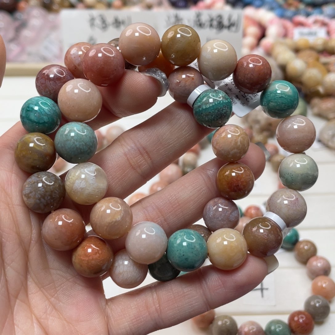 未镶嵌手链硅化玉卡*095