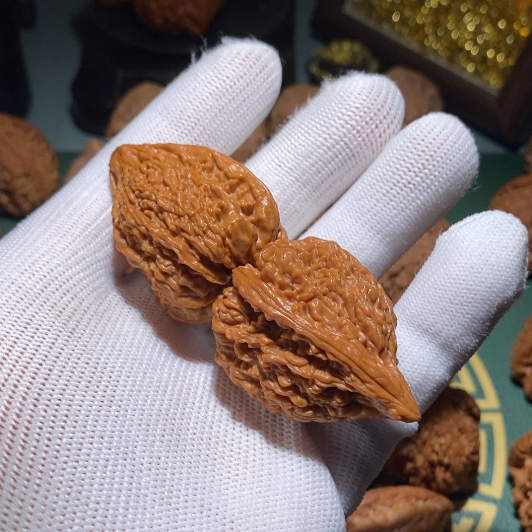 劉****吊坠文玩核桃塔尖