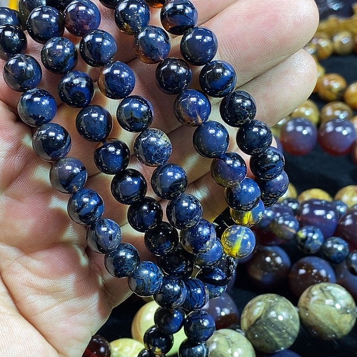 未镶嵌琥珀颈饰一