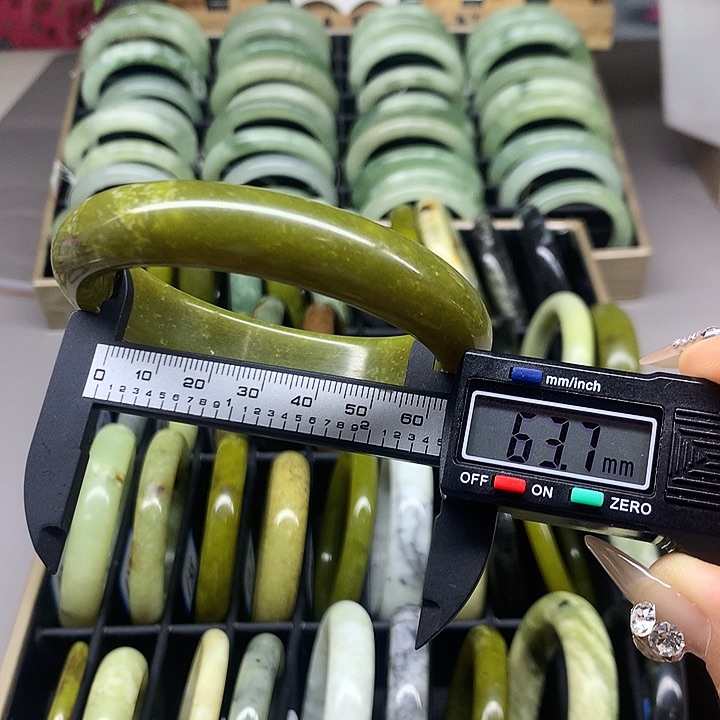 未镶嵌蛇纹石玉手镯145