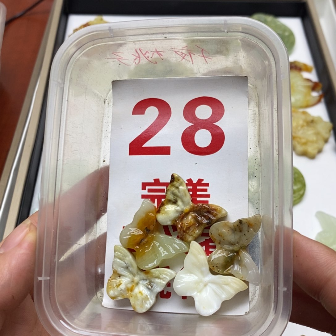 透闪石-蛇纹石玉未镶嵌挂坠