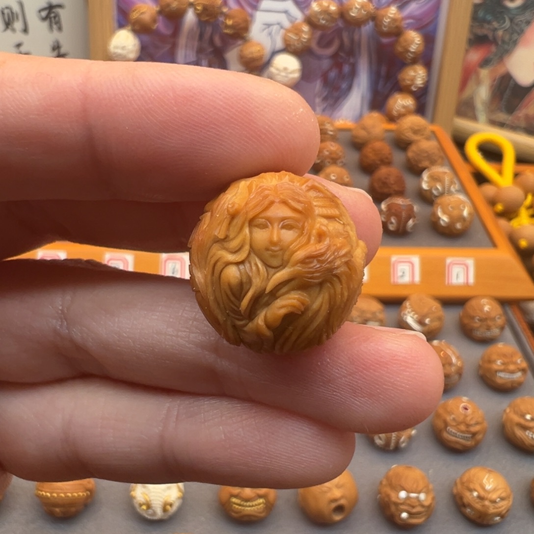 吊坠猴头核桃凤女