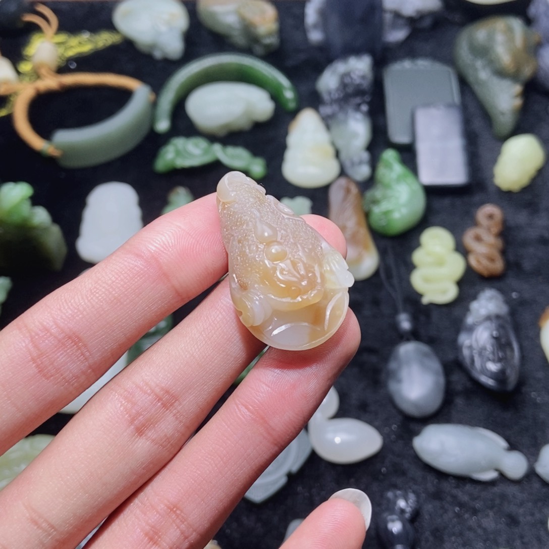 和田玉颈饰未镶嵌亮**r