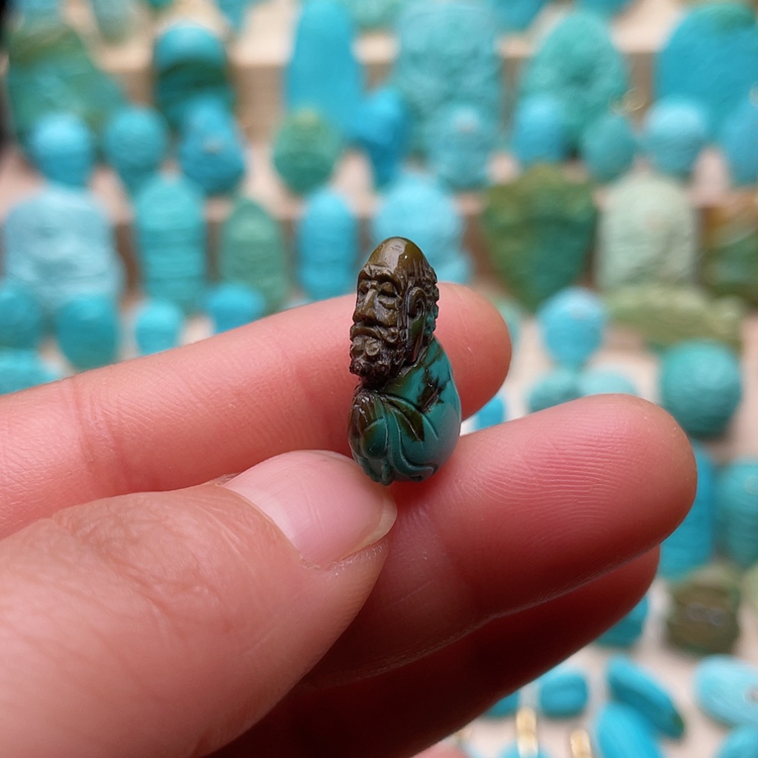 绿松石颈饰未镶嵌