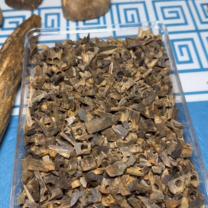 木质沉水绿奇千里香碎料55克