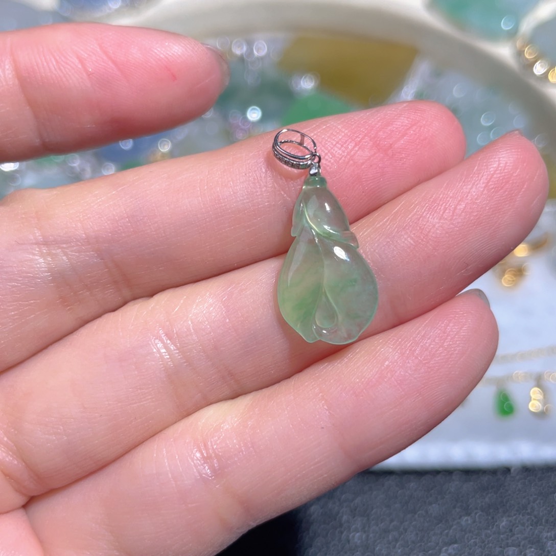 翡翠颈饰18K金镶嵌翡翠