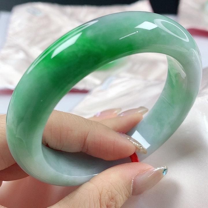 未镶嵌手镯翡翠米**奶，667