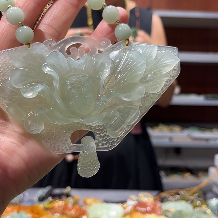 岫玉未镶嵌毛衣链