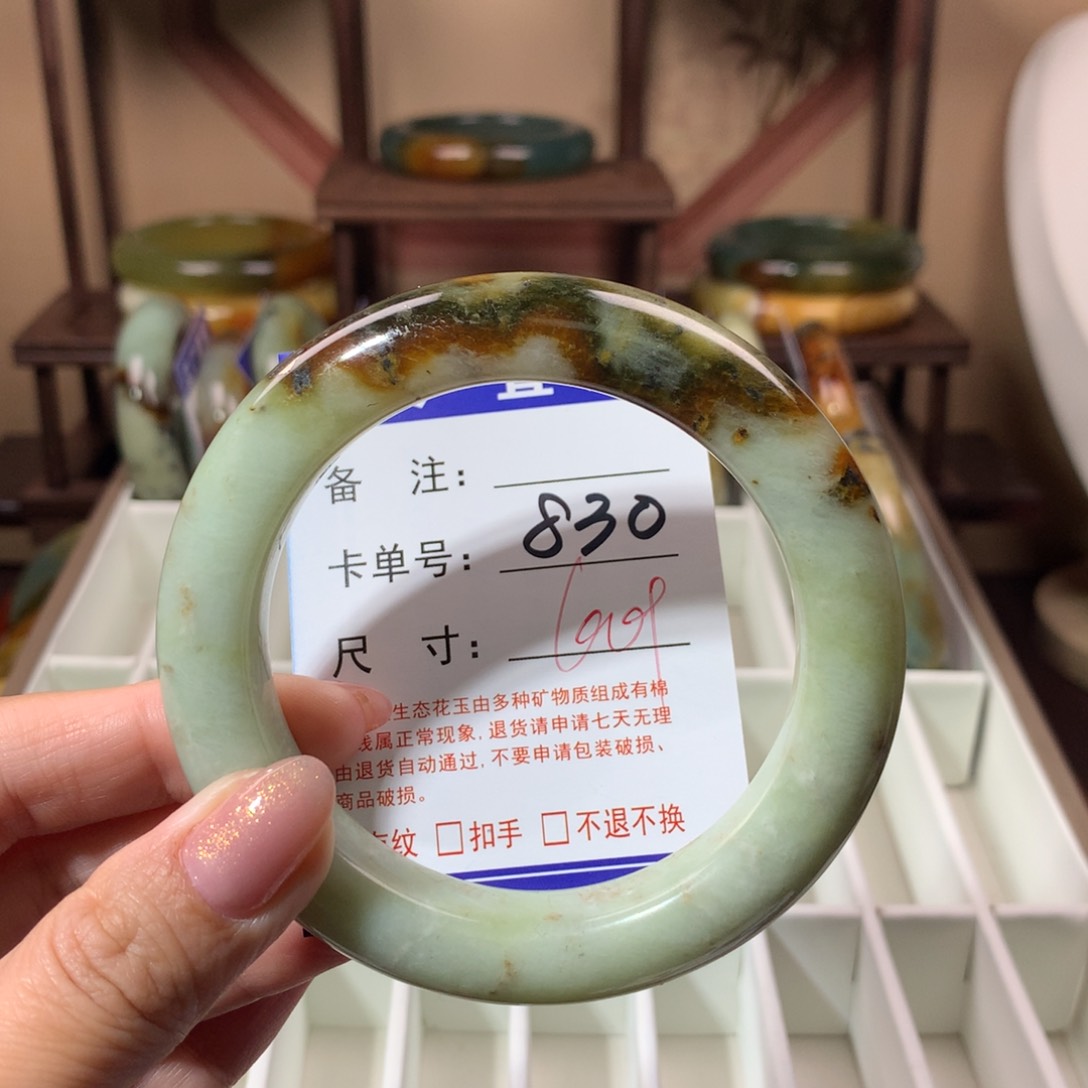 【闪购商品】蛇纹石玉手镯未镶嵌