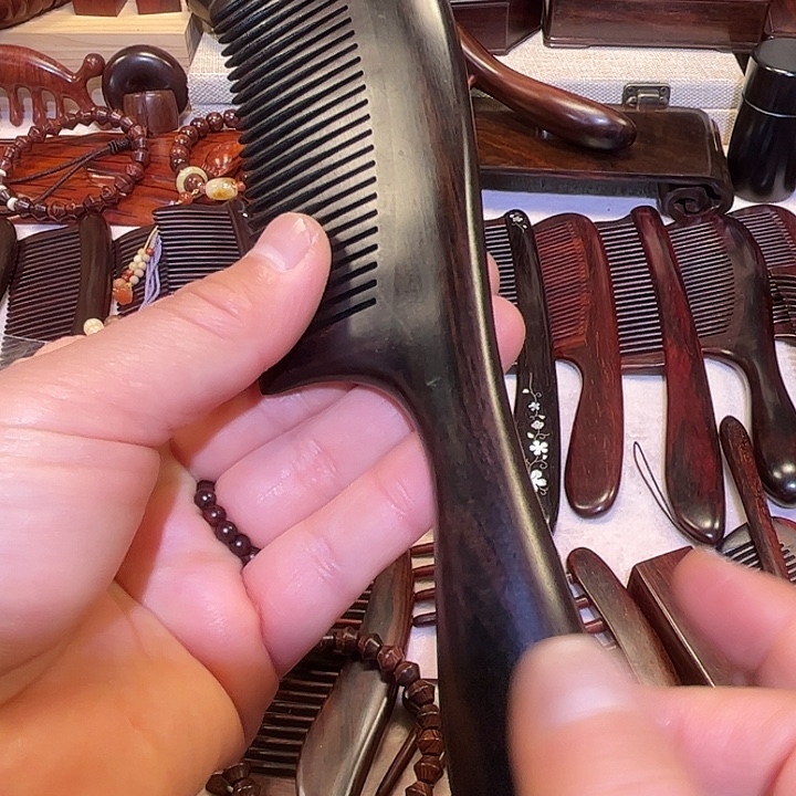 奥氏黄檀（白酸枝）乌木圆柄梳子