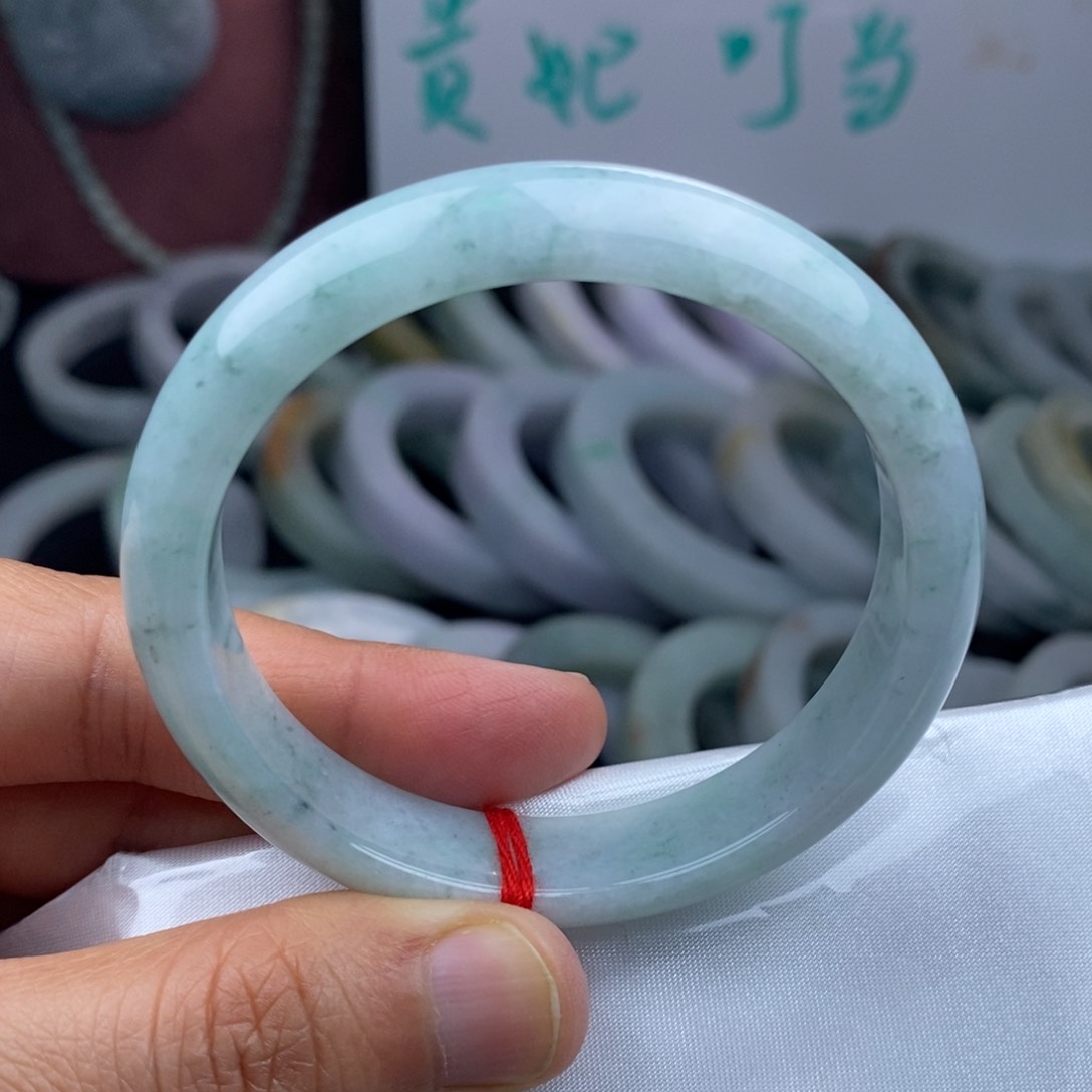 翡翠手镯未镶嵌正圈