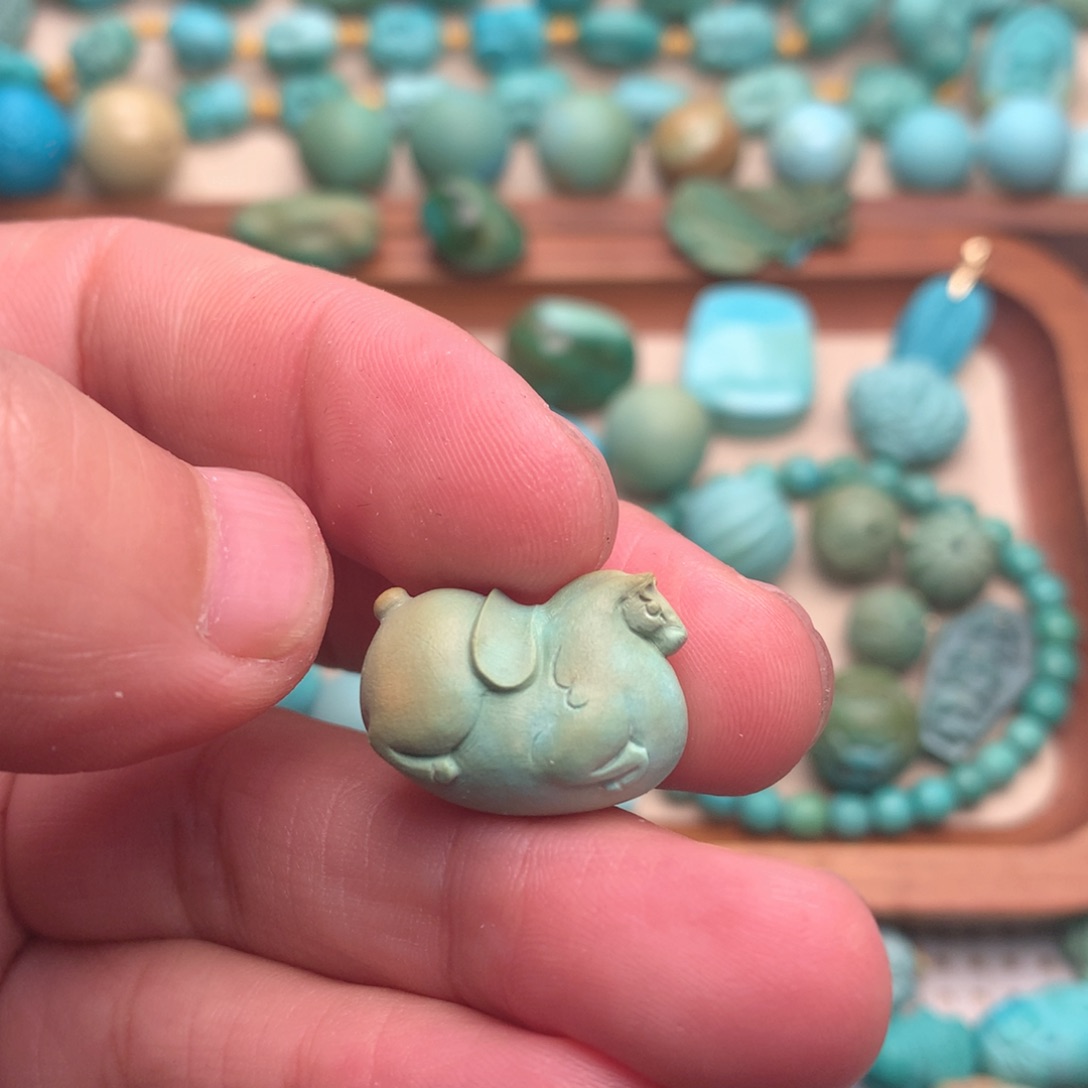 绿松石未镶嵌颈饰