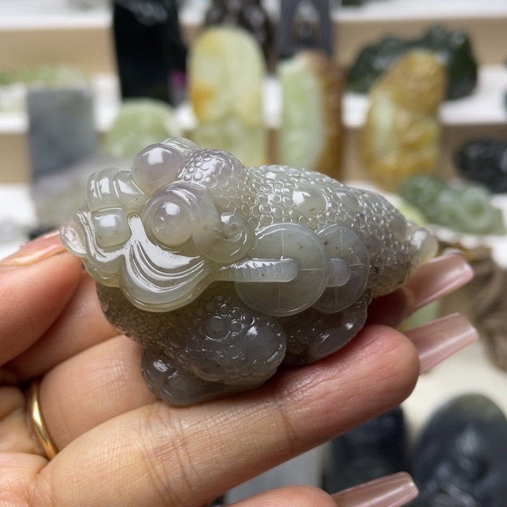 和田玉未镶嵌把件