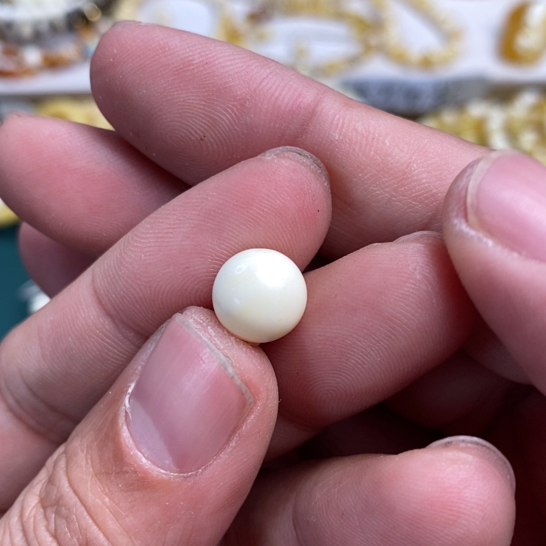 琥珀裸石未镶嵌10+瓷白圆珠