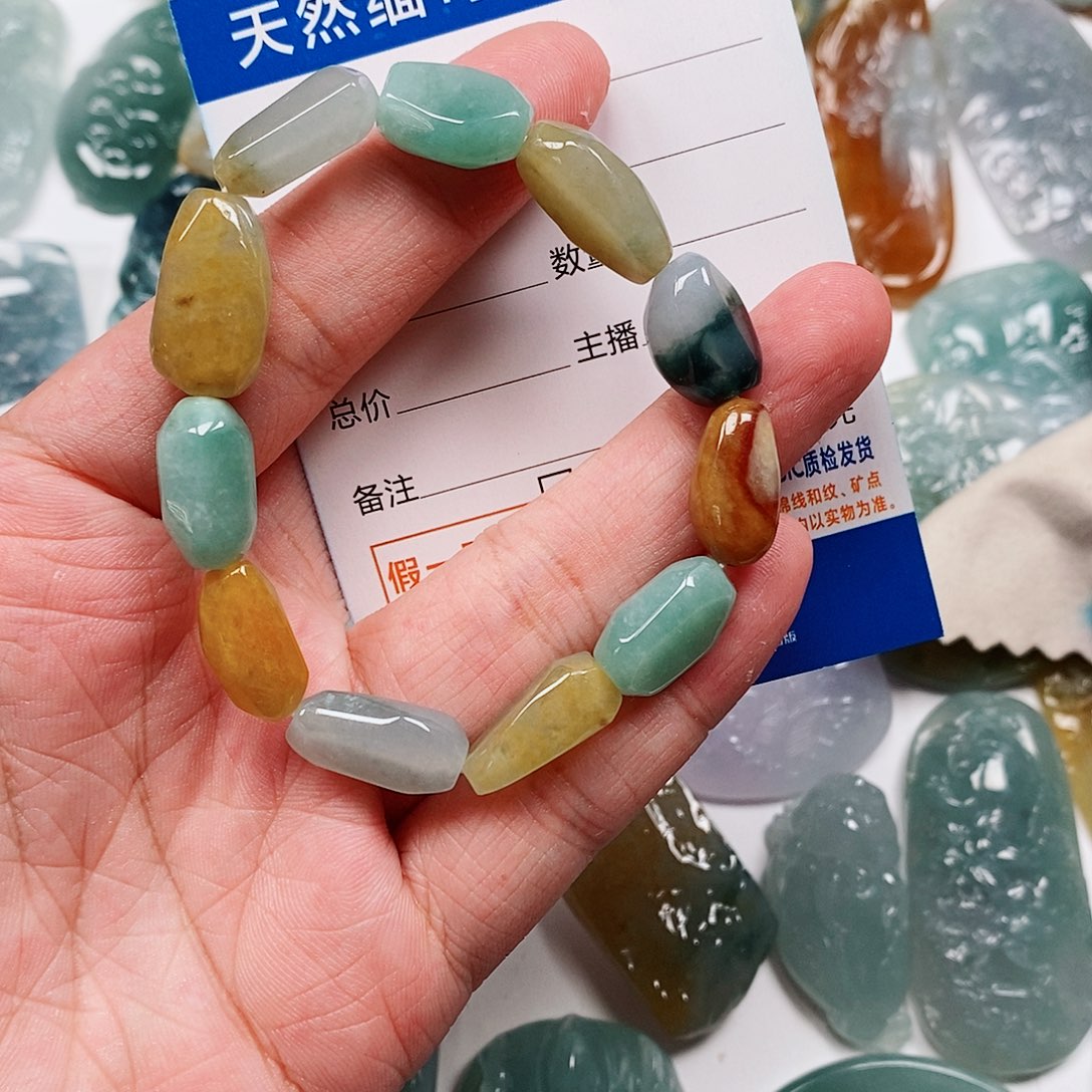 Q***n颈饰未镶嵌翡翠手串