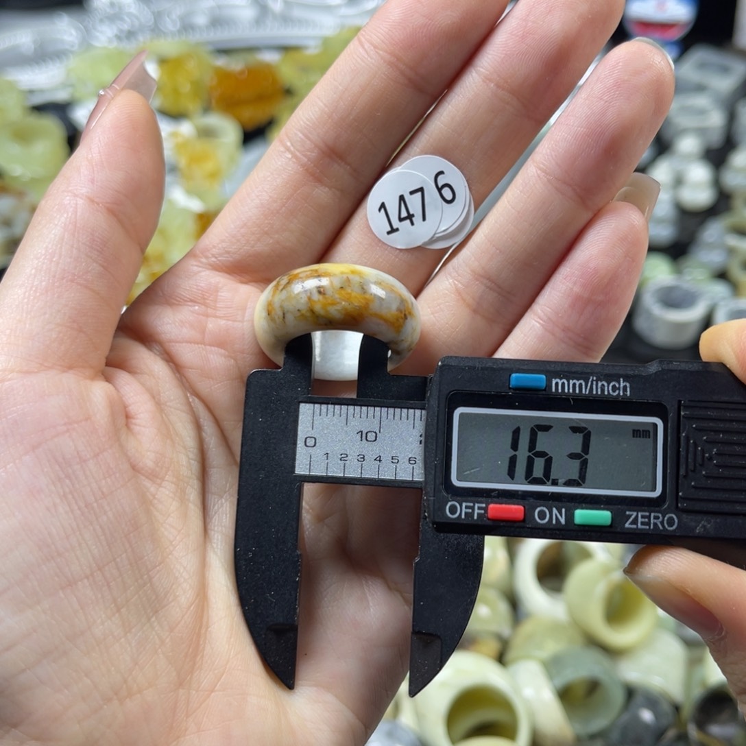 蛇纹石玉未镶嵌戒指