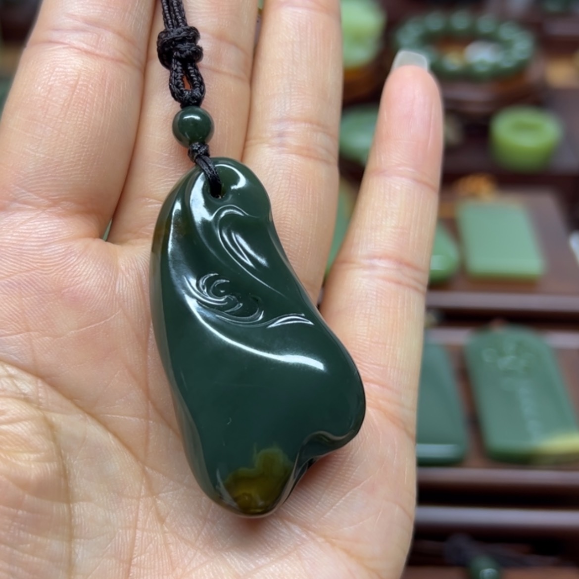 【闪购商品】颈饰未镶嵌岫岩河磨玉（透闪石质玉）时来运转