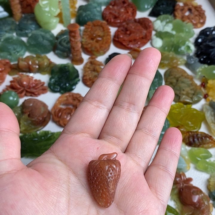 蛇纹石玉颈饰未镶嵌