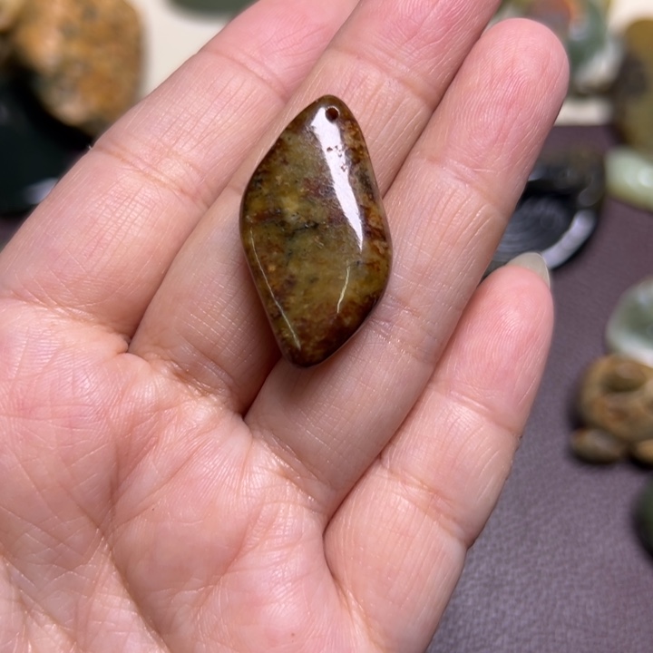 岫岩河磨玉（透闪石质玉）未镶嵌颈饰