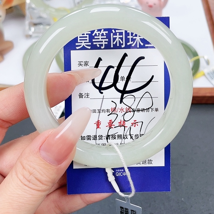 和田玉手镯未镶嵌