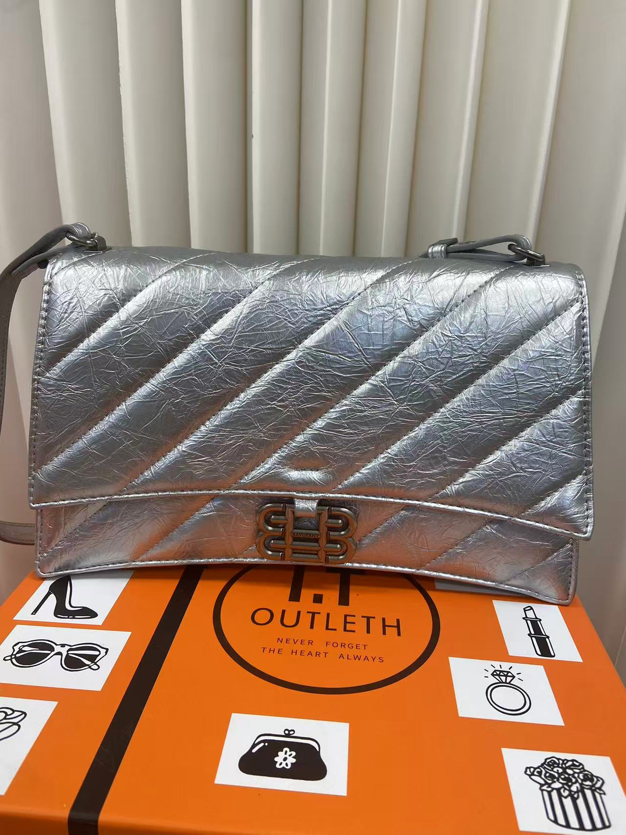 斜挎款文艺风软面轻奢风单肩包邮差包小香风链条包