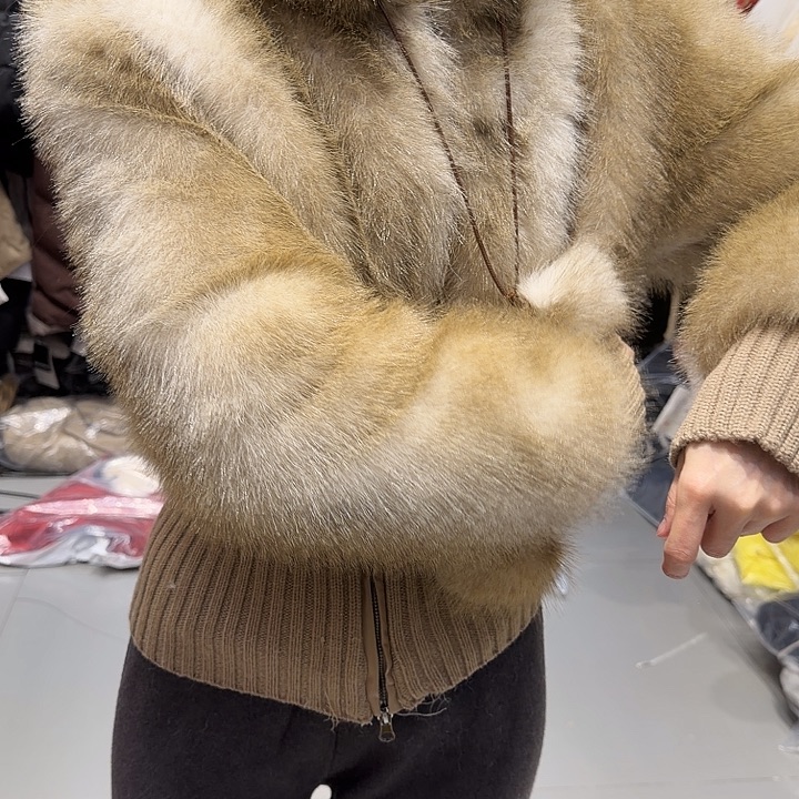 毛毛外套是什么牌子好喜欢