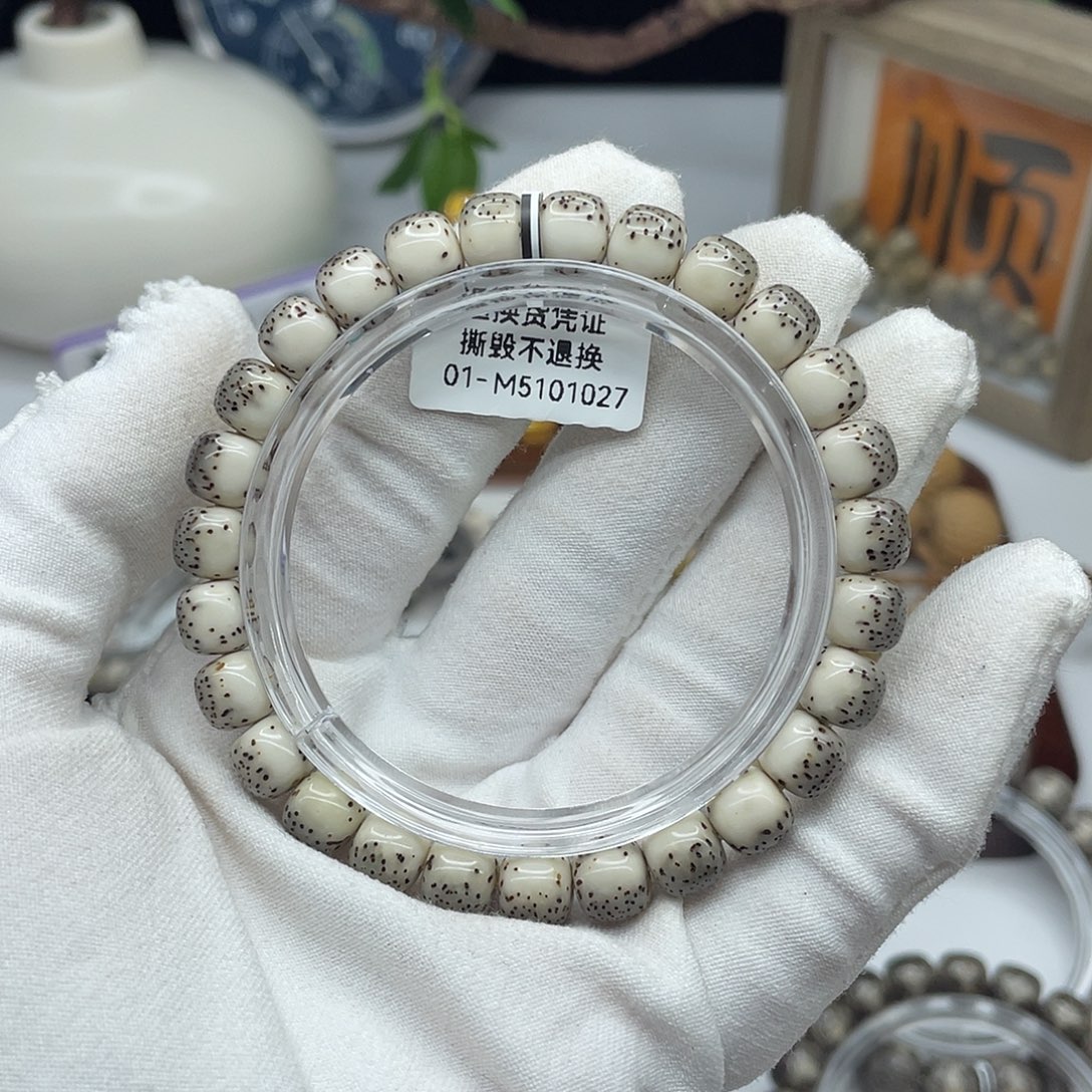 涂***哟手串星月菩提8.4×7.4灰糯冰河豚同枝M5