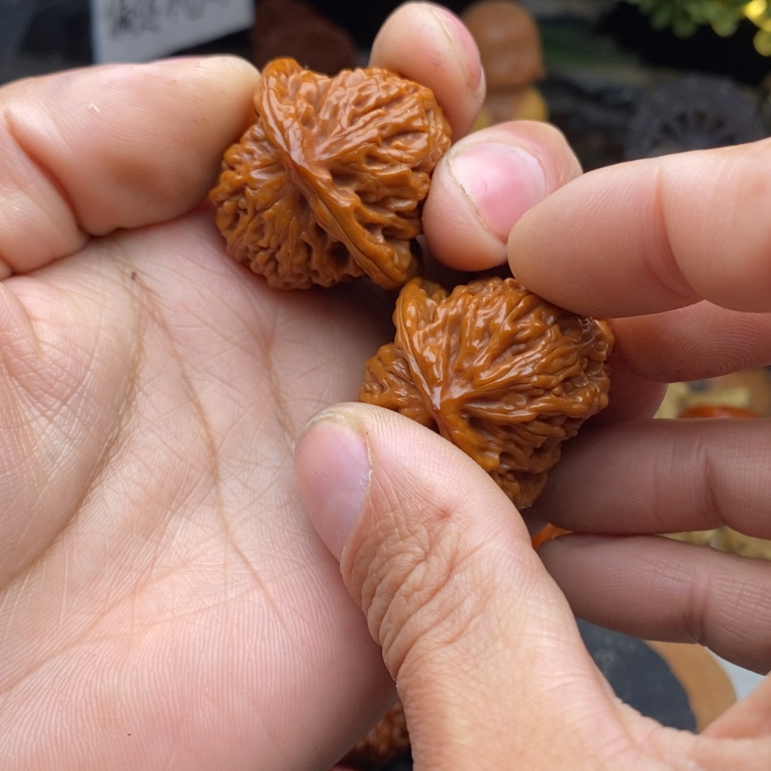 走***.文玩核桃把件小纵