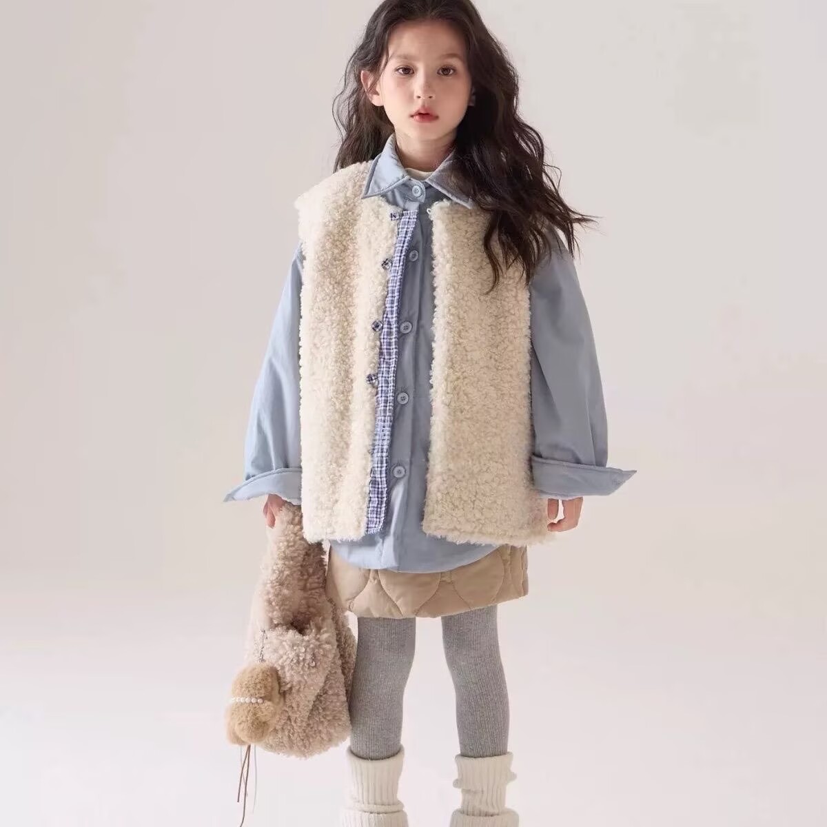 女童马甲冬季2025新款小女孩冬装套装保暖毛绒背心中大童三件套潮