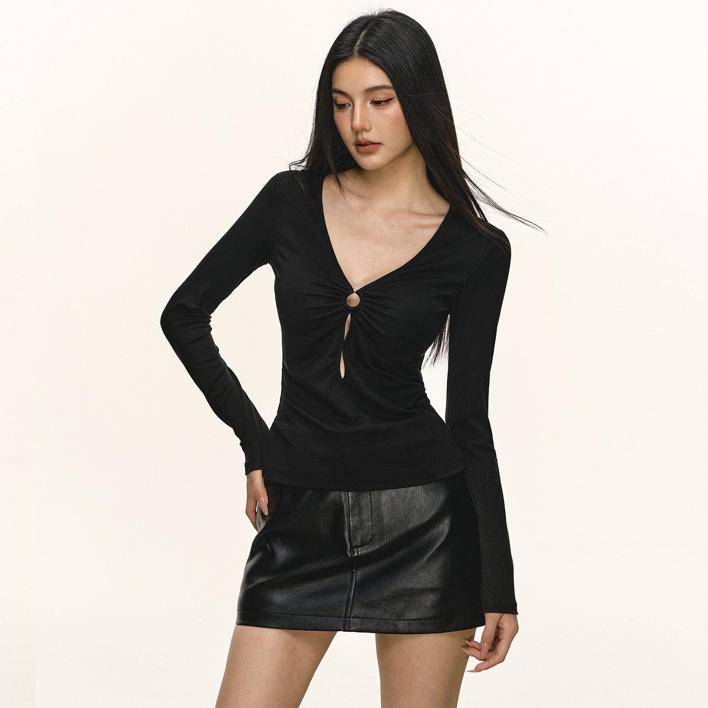 anna aneae镂空深v领褶皱长袖t恤女秋冬季辣妹正肩内搭打底衫上衣