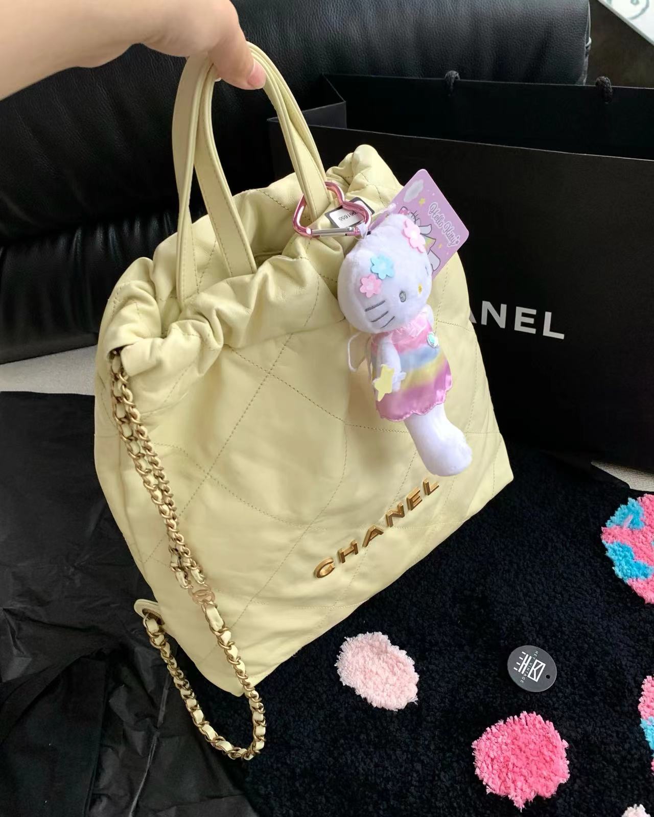 99新 Chanel/香奈儿 小鸡黄22bag双肩包 16279695