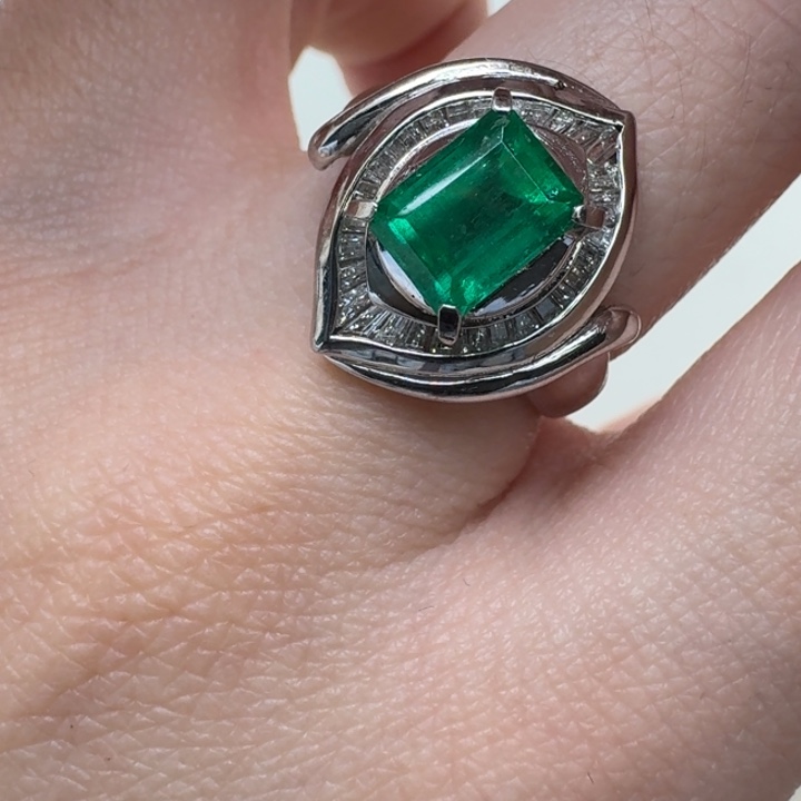 祖母绿戒指未镶嵌