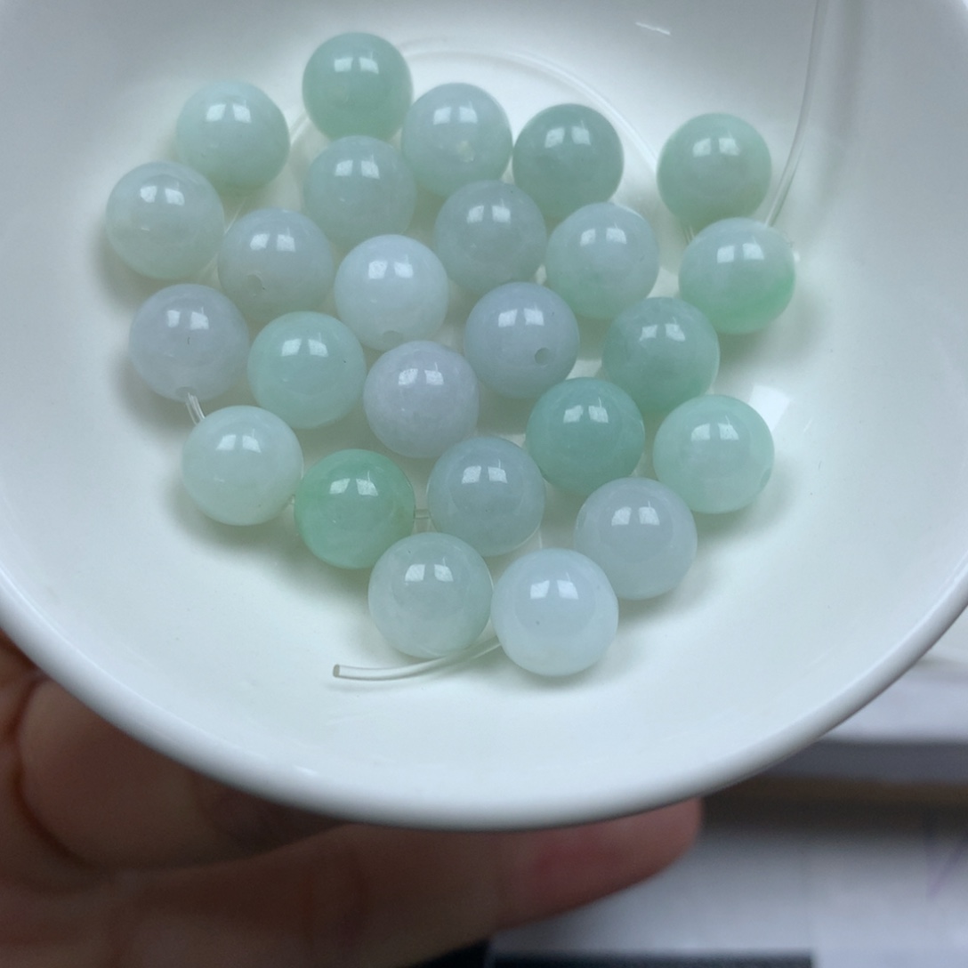 翡翠颈饰未镶嵌卡8➕。