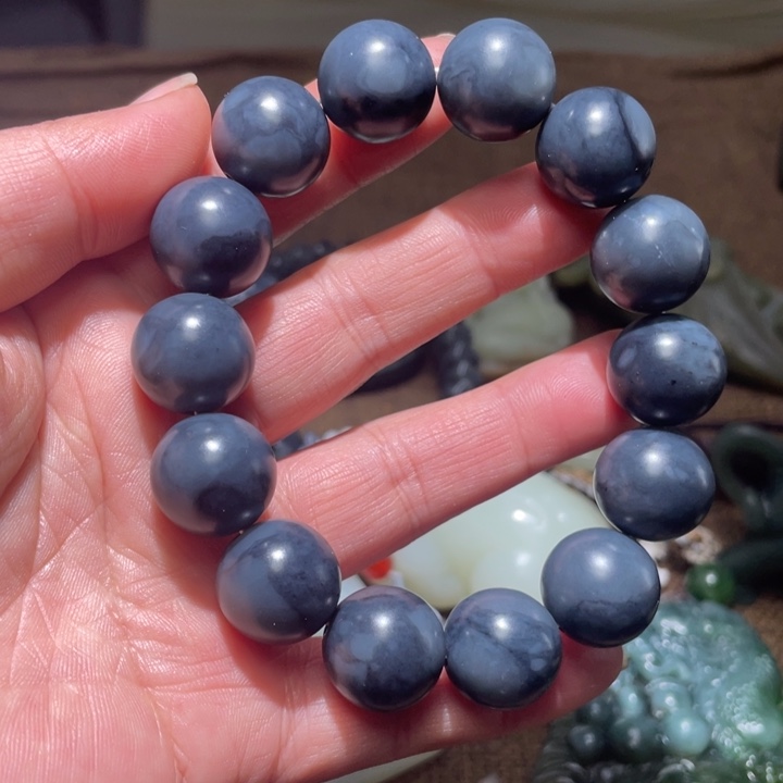 和田玉未镶嵌把件