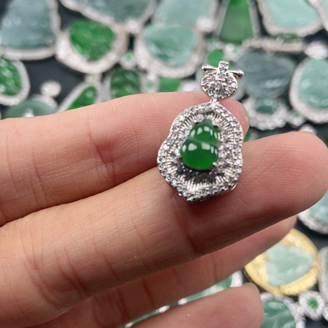 翡翠未镶嵌吊坠(不含链)