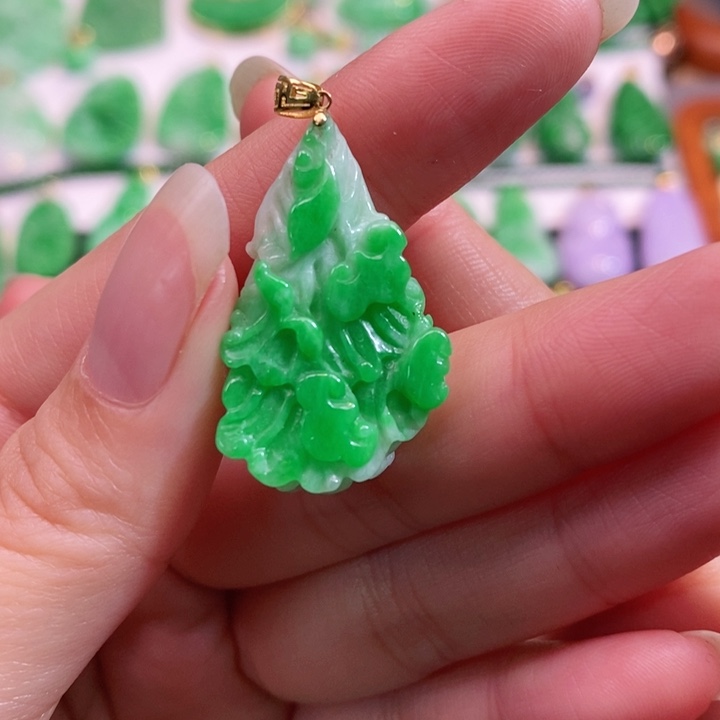 颈饰未镶嵌翡翠吊坠