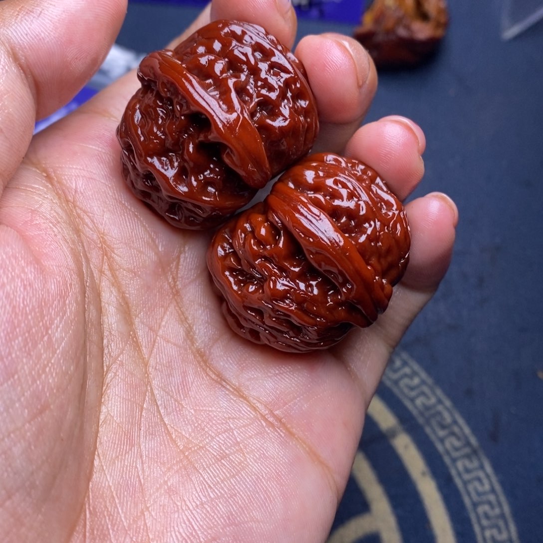 文玩核桃吊坠白狮子 34