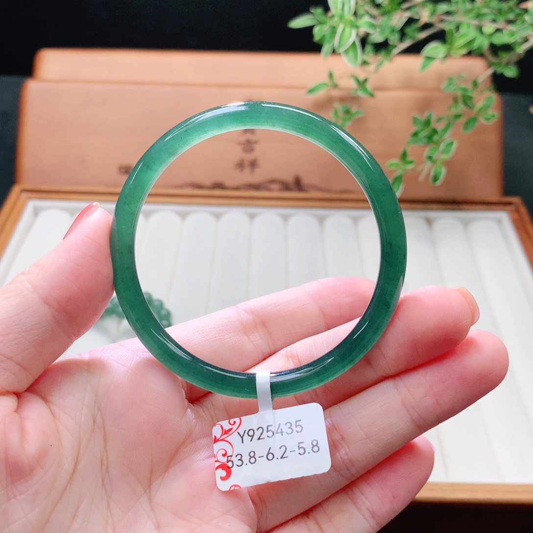 未镶嵌手镯（圆镯）翡翠