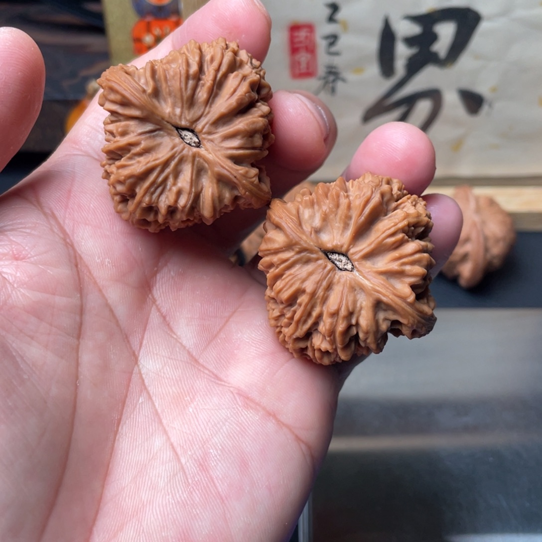 乐***庆吊坠文玩核桃南疆石