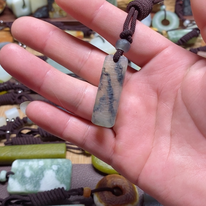 蛇纹石玉挂件未镶嵌