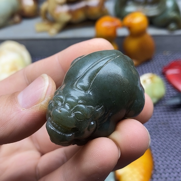 未镶嵌蛇纹石玉颈饰