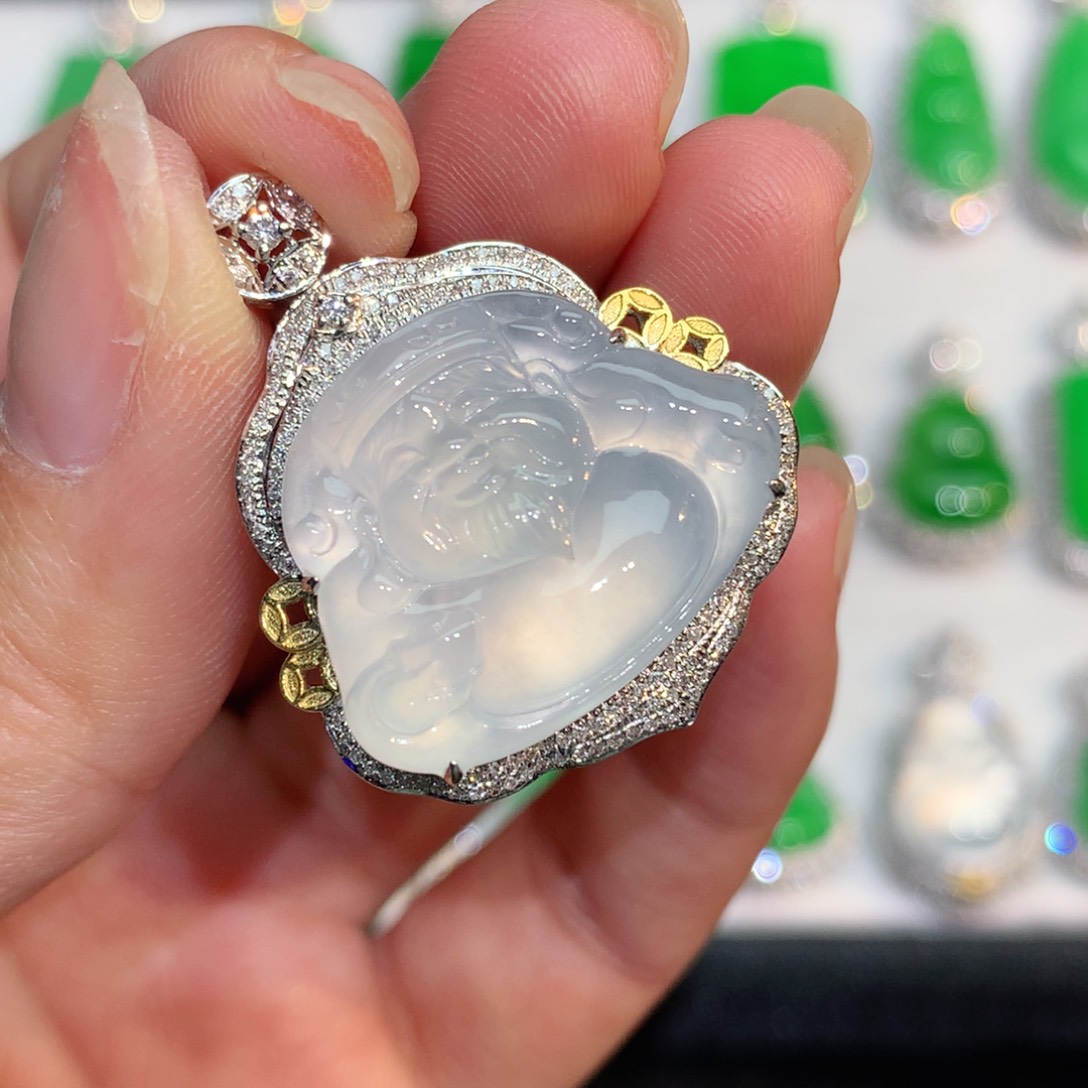 翡翠颈饰18K金镶嵌翡翠