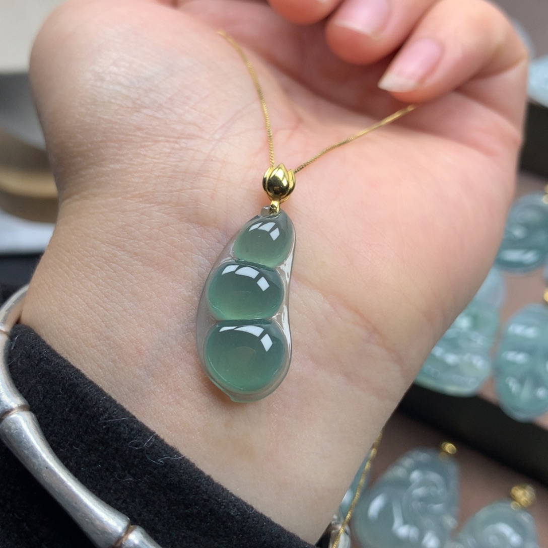 颈饰18K金镶嵌翡翠天然翡翠