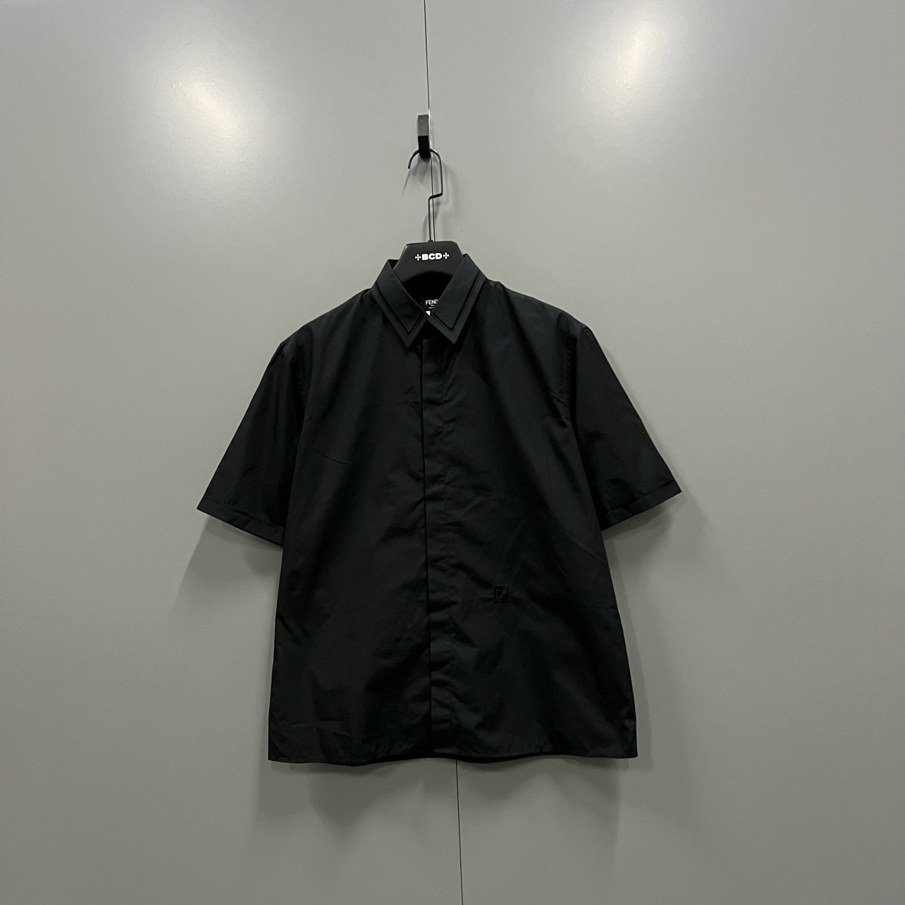 95新 FENDI/芬迪 （bb）黑色翻领短袖衬衫 39码/8800/bc008616