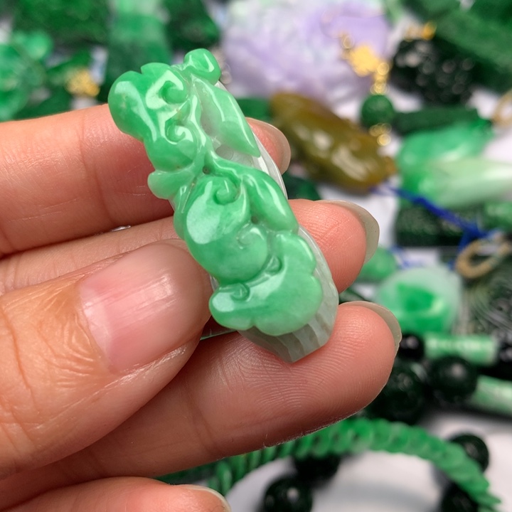 翡翠未镶嵌颈饰翡翠