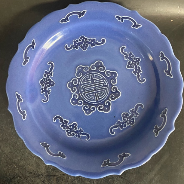 5748 天蓝釉花口赏盘